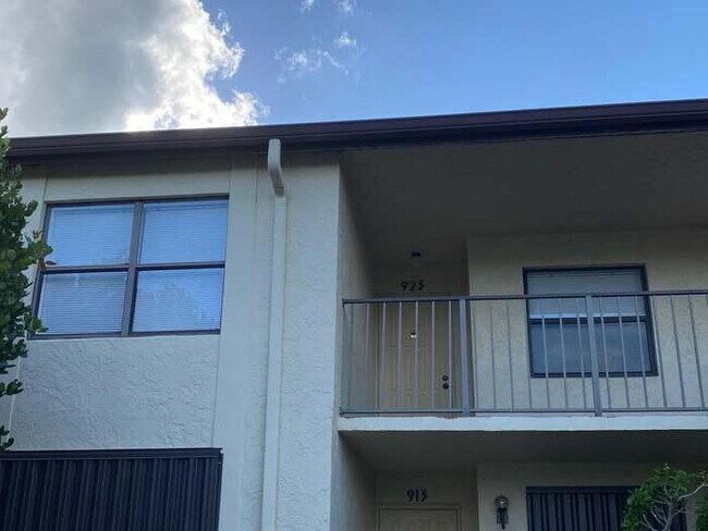 Foto del edificio - 7879 Willow Spring Dr