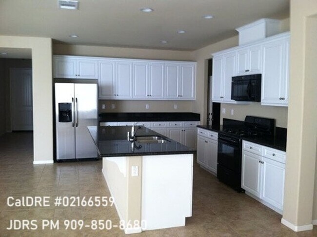 Building Photo - Eastvale 5 Bedroom Home Available in June