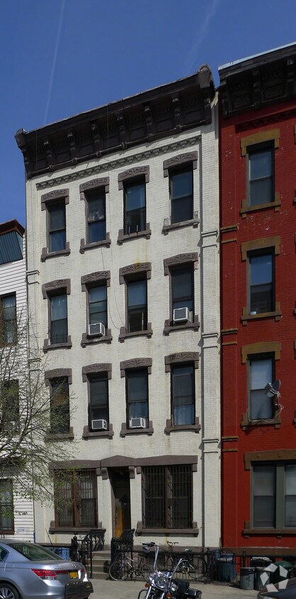 Building Photo - 245 Montrose Ave