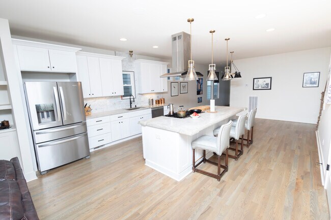 Building Photo - 5821 Maxon Ave