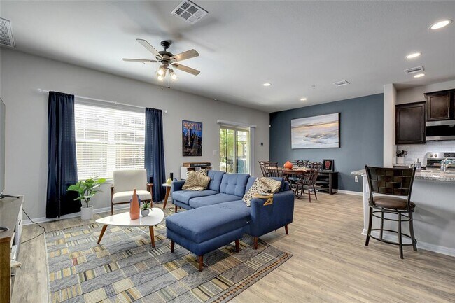 Building Photo - 516 E Slaughter Ln