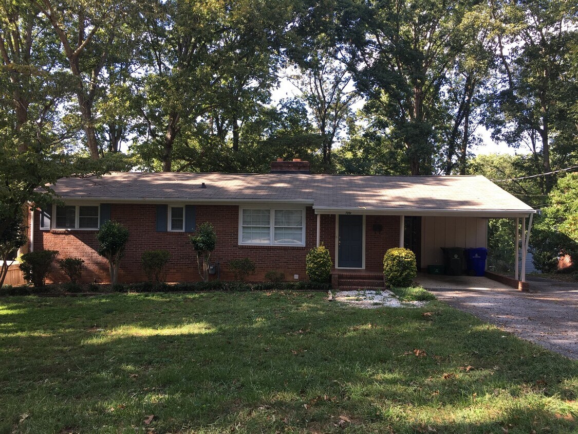 Primary Photo - 3 bed room / 1 bath brick ranch in Pleasan...