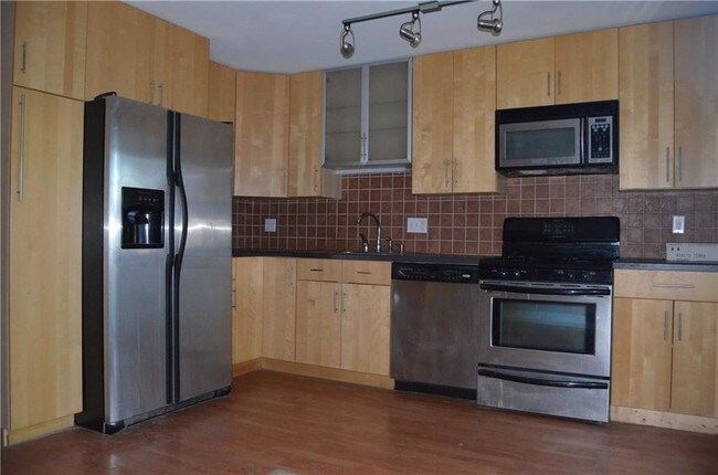 Foto del edificio - 105 Towne House Rd