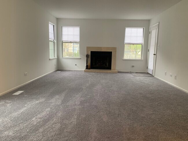 Building Photo - 2121 Camden Ln
