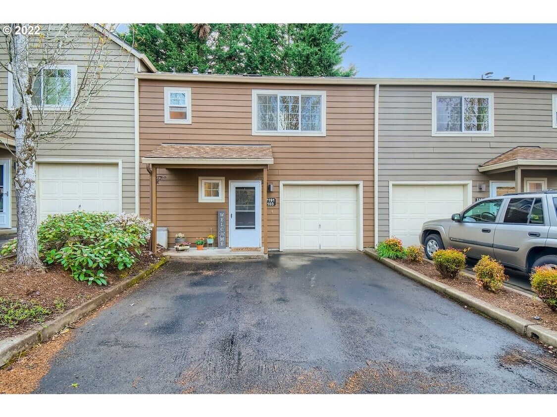 Primary Photo - Spacious 2-story 2bedroom + 2.5 bath townh...