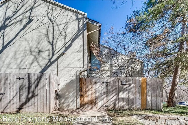 Building Photo - 1 br, 1.5 bath House - 809 Red Bird Ln