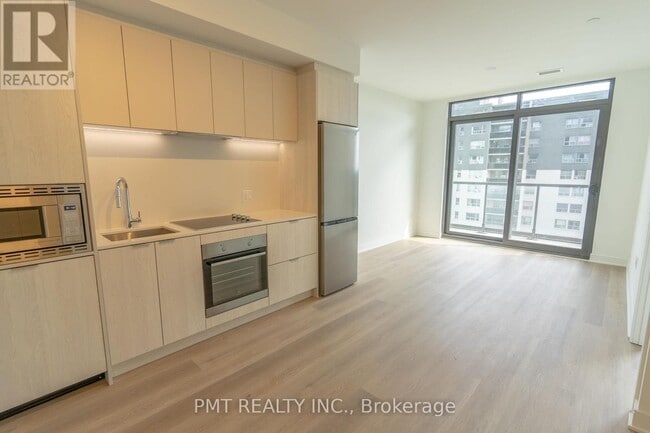 Building Photo - 86 Dundas St E