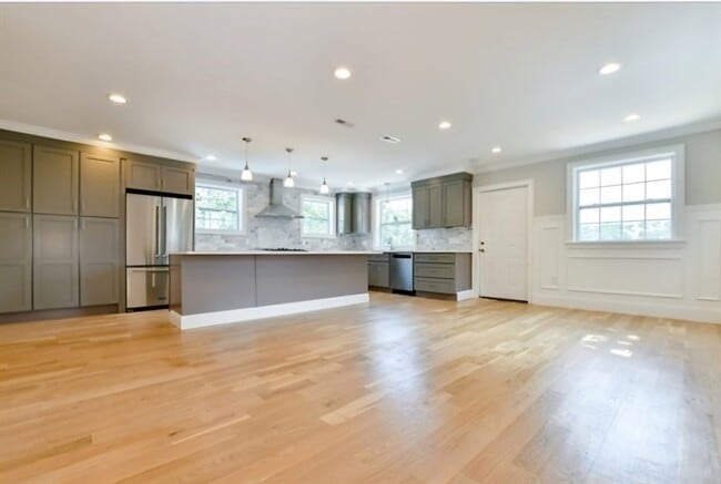 Building Photo - 235 Webster Ave