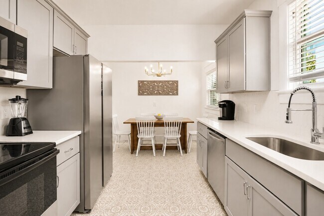 Foto del edificio - 1004 E 33rd St