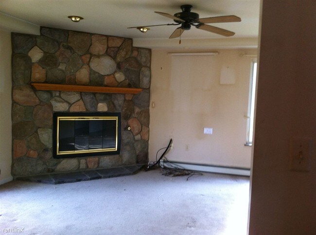 Building Photo - 1323 Lamb Dr