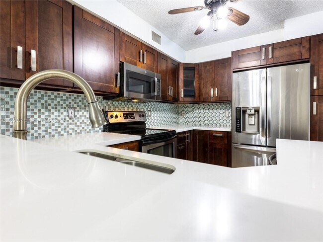 Foto del edificio - 7640 Westwood Dr