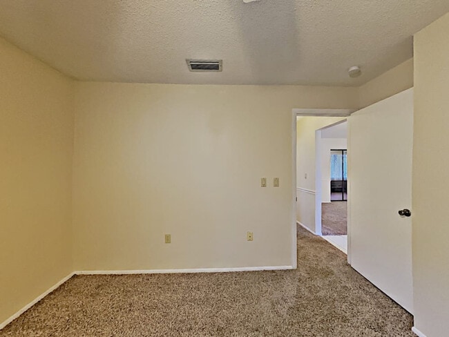 Building Photo - 5025 79th Ave Dr E