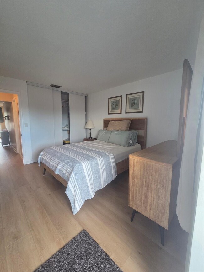 Foto del edificio - 1920 NE 51st Ct