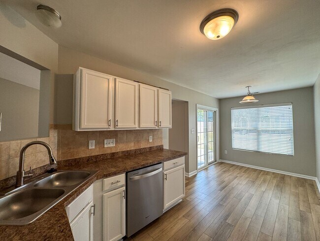 Building Photo - Charming 3 Bed 2 Bath Home in Hope Mills