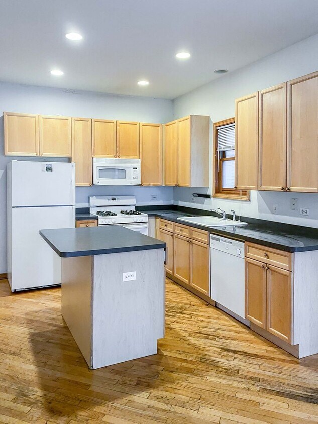 Foto principal - 2733 N Wayne Ave