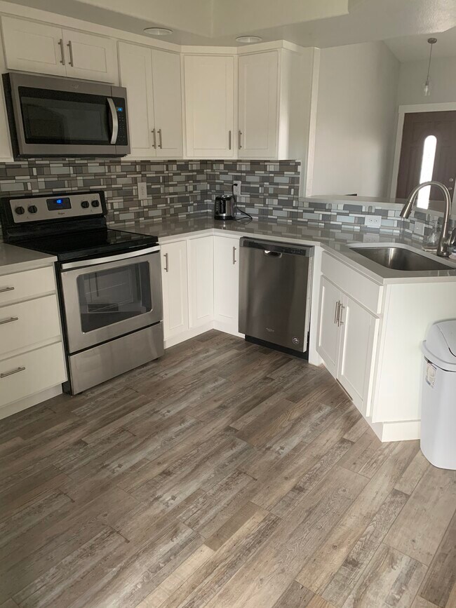 Foto del edificio - 1855 W Ridge Pointe Ave