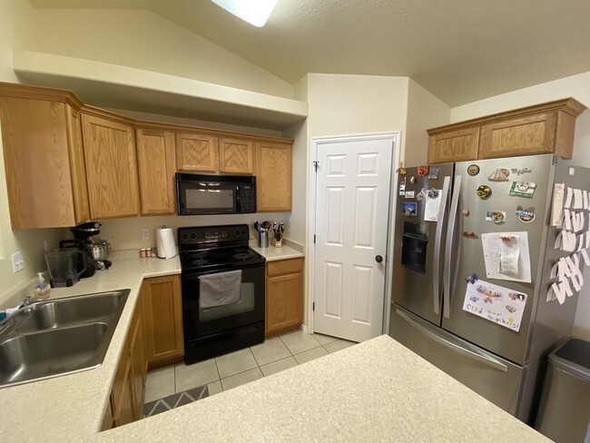 Building Photo - 488 S 910 W