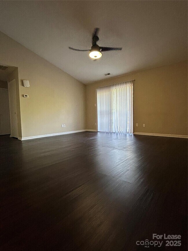 Building Photo - 9629 Vinca Cir