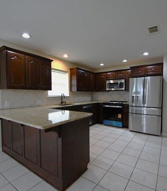 Foto del edificio - Gated Community in Whitehouse! Gorgeous 3 Bedroom, 2 Bath Home