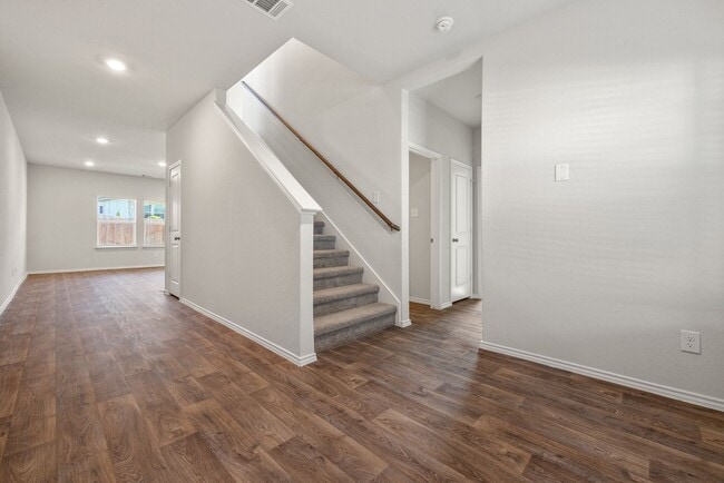 Building Photo - Like New in Preserve at Medina!!