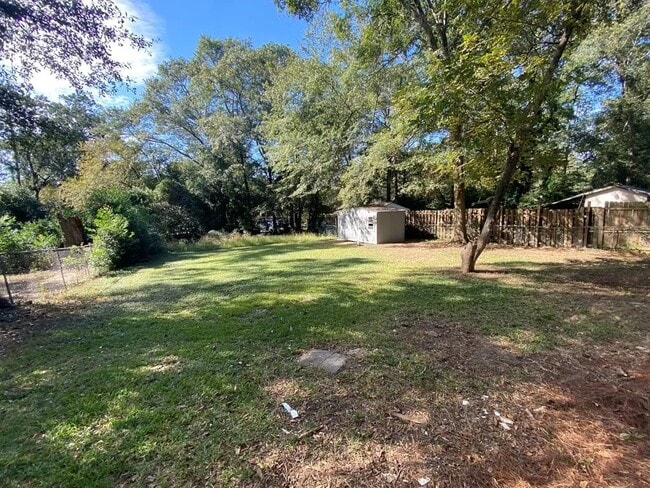 Building Photo - 525 W Buena Vista Ave