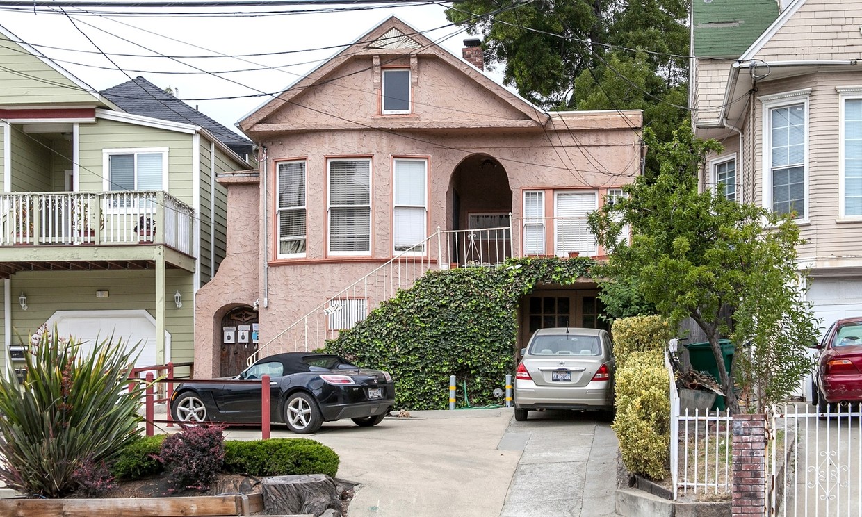 Primary Photo - 3129 Harrison St