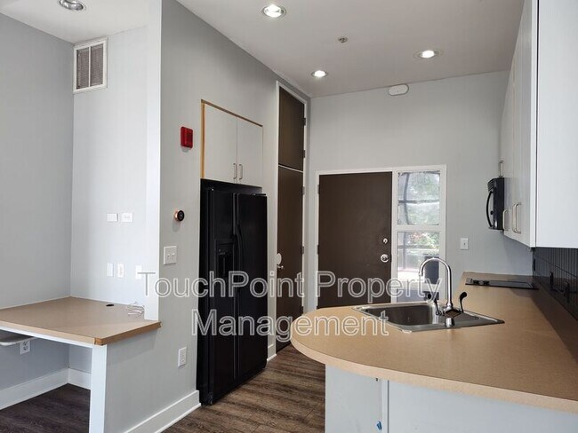 Foto del edificio - 514 W 10th St