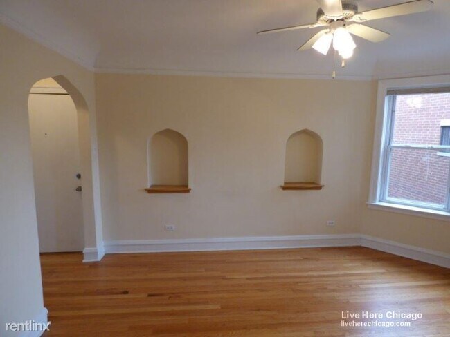 Foto del edificio - 2923 N Sacramento Ave