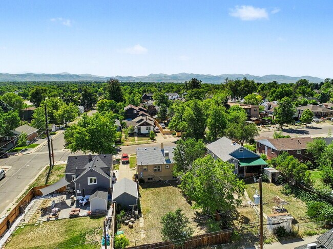 Building Photo - Charming 2-Bedroom Wheat Ridge Bungalow Near Sloan’s Lake - Available Now!