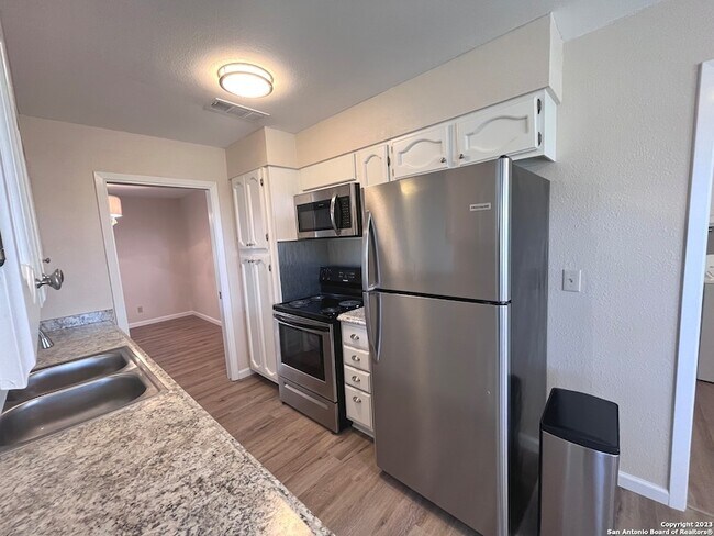 Foto del edificio - 1410 Colleen Dr