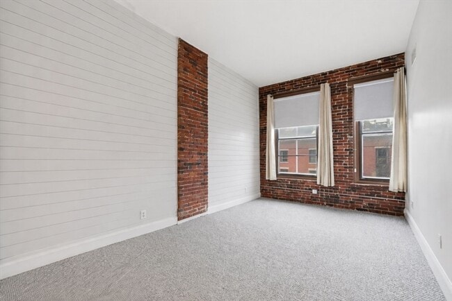 Building Photo - 61 Market St