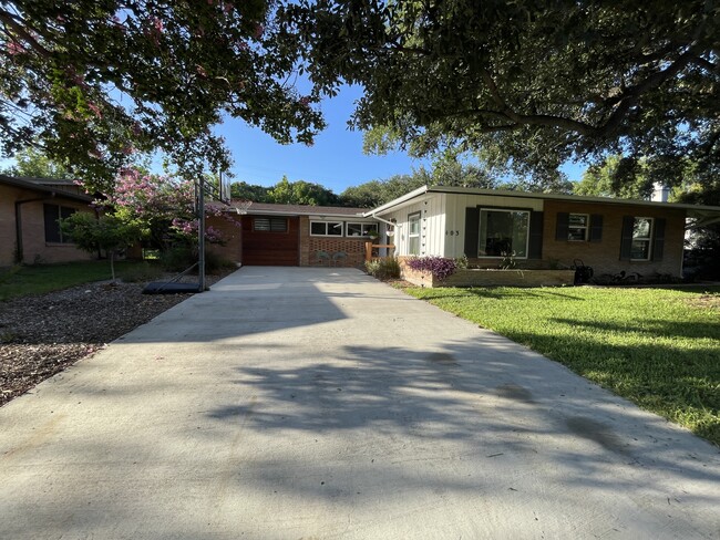 Building Photo - 403 Marquis Ln