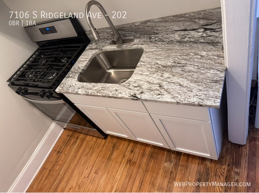 Foto principal - 7106 S Ridgeland Ave