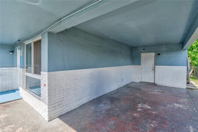 Building Photo - 538 NW 18th Ave