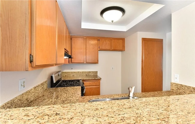 Building Photo - This home is a cozy 1 BR, 1 BA Condo