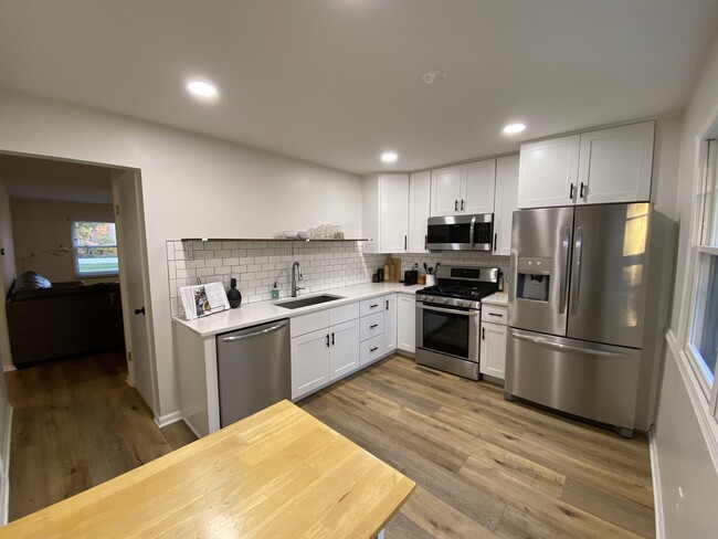 Foto del edificio - 3896 Leonard St NE