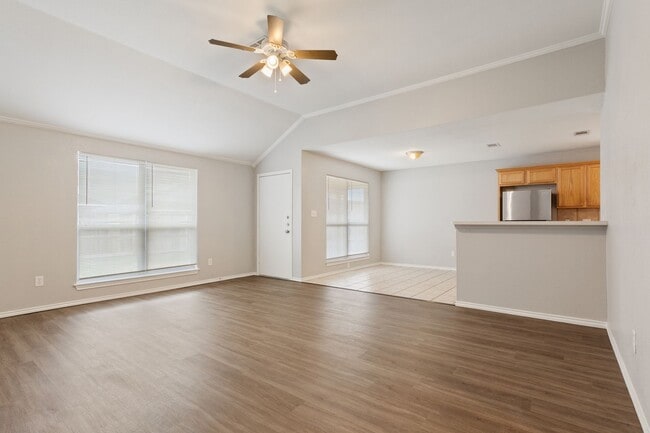 Building Photo - Perfect Family Home in China Spring ISD