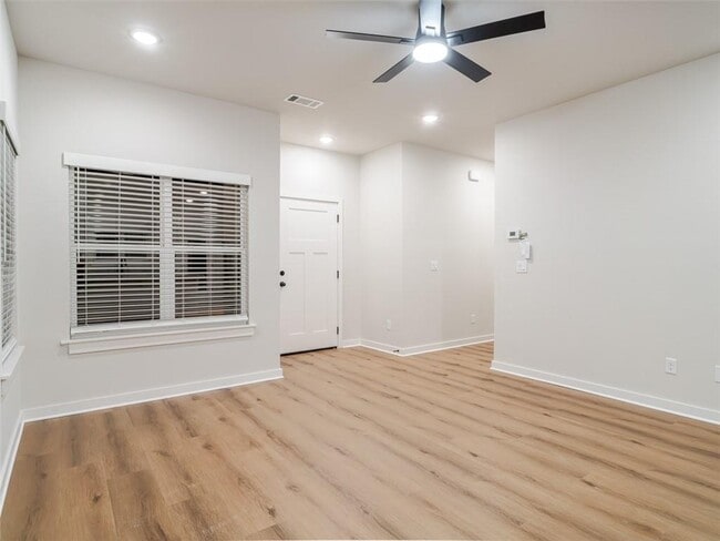 Foto del edificio - 511 Cosmos St