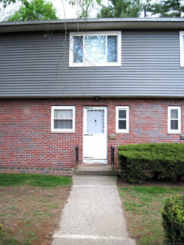 Building Photo - 11 Camelot Dr