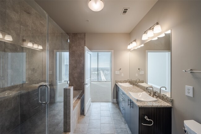 Building Photo - 5927 Almeda Rd