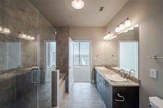 Building Photo - 5927 Almeda Rd