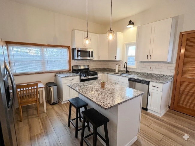 Photo - 2121 Eggers St Apartment