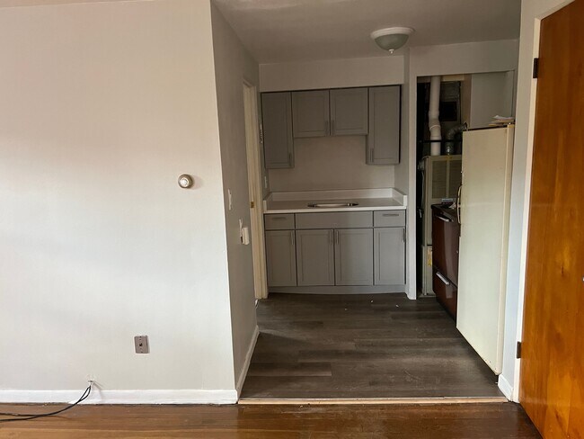 Building Photo - 3449 Evergreen Rd