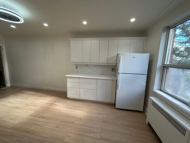 Photo du bâtiment - 870 Millwood Rd