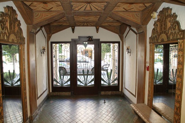 Foto del edificio - 1695 Beach Street 203