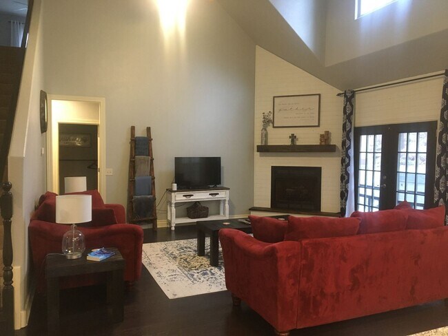 Building Photo - 5 br, 2.5 bath House - 792 Foothills Drive