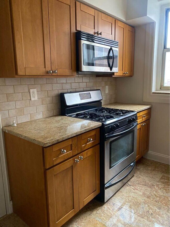 Foto del edificio - 67-41 Burns St