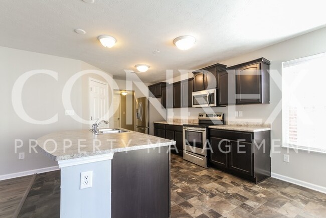 Building Photo - Adorable FIVE BEDROOM