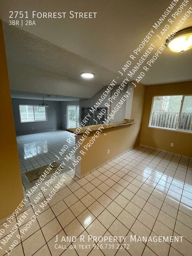 Building Photo - 2751 Forrest St