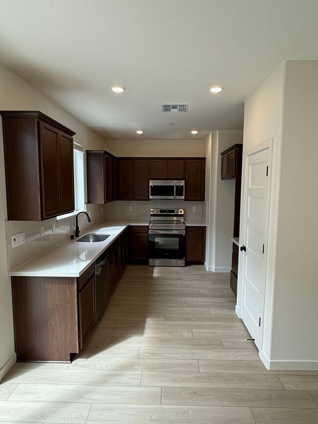 Building Photo - 3628 Parc Villa Cir